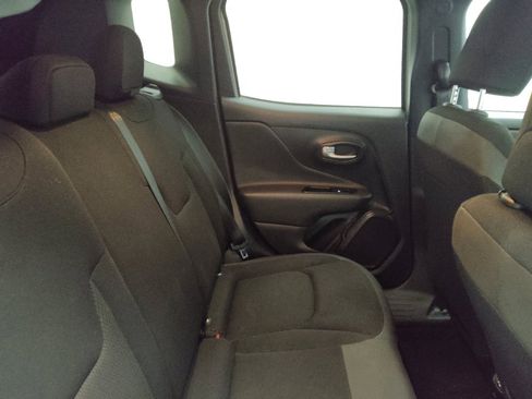 Used 2020 Jeep Renegade Altitude FWD image 19