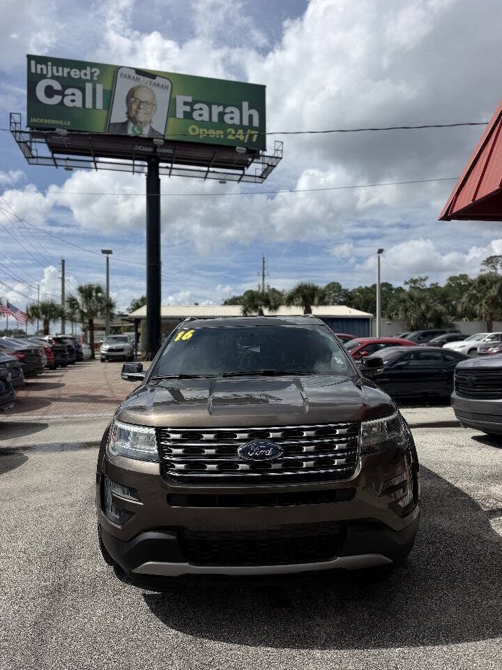 Used 2016 Ford Explorer XLT w/ Equipment Group 202A FWD image 2