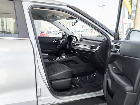 Used 2024 Mitsubishi Outlander SE image 12