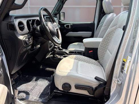 Used 2023 Jeep Wrangler Unlimited Sahara AWD/4WD image 12
