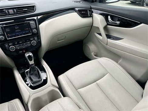 Used 2021 Nissan Rogue Sport SL image 14