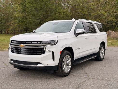 Used 2023 Chevrolet Suburban Premier RWD image 2
