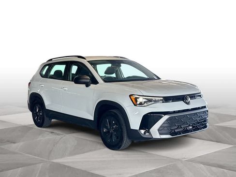 Used 2025 Volkswagen Taos S FWD image 2