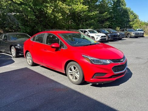 Used 2018 Chevrolet Cruze LT w/ LT Fleet Convenience Package FWD image 2