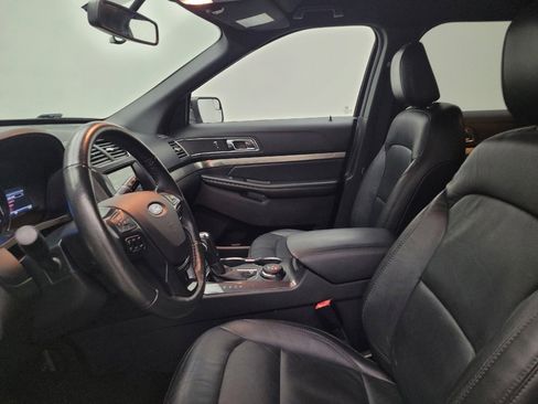 Used 2018 Ford Explorer XLT w/ Equipment Group 202A AWD/4WD image 17