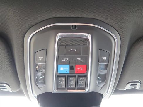 Used 2023 Jeep Wagoneer Series III w/ Premium Group I AWD/4WD image 20