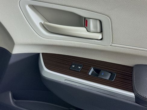 Used 2021 Toyota Sienna LE image 29