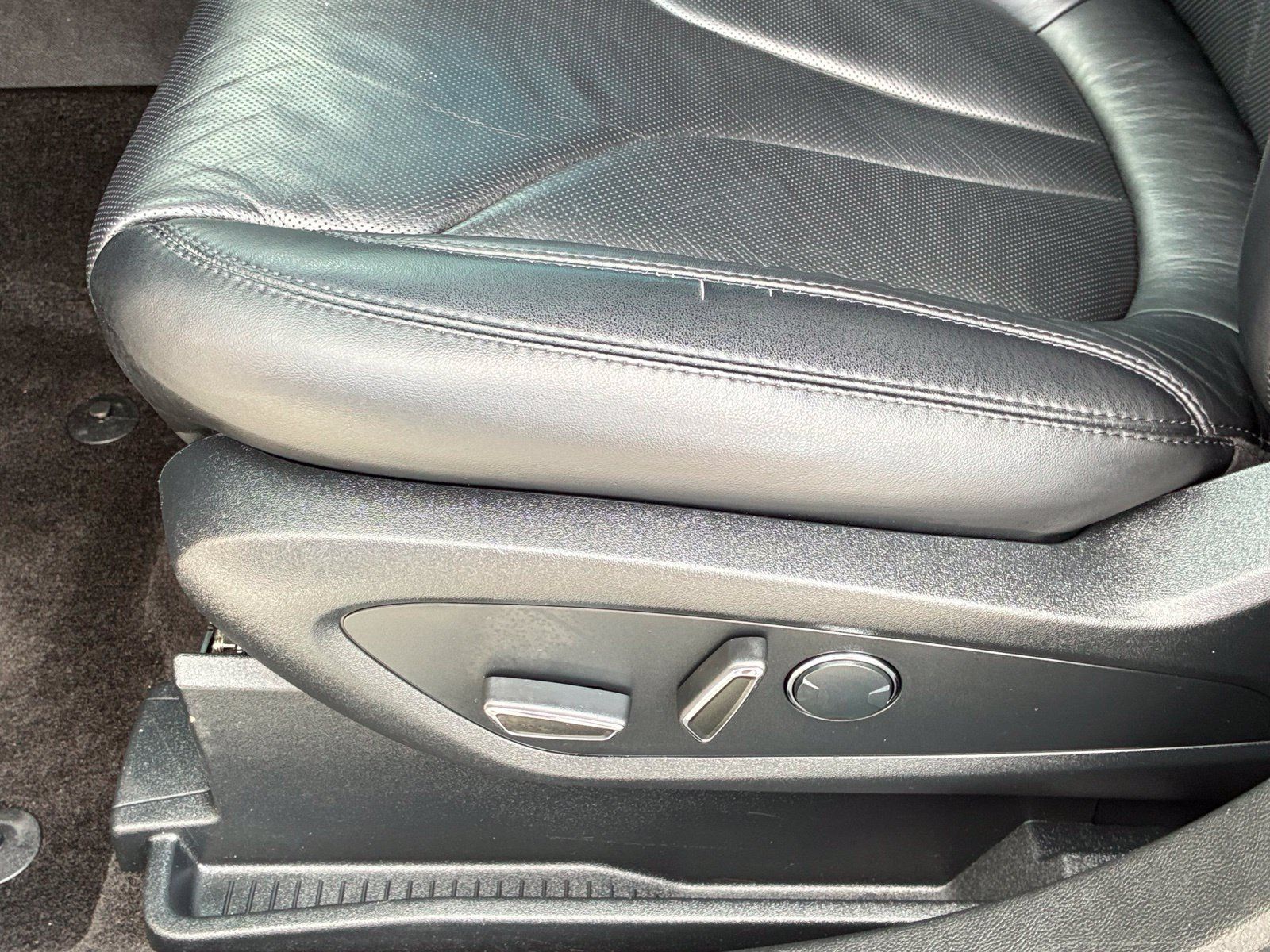 Used 2017 Lincoln MKX Reserve w/ Driver Assistance Package FWD image 13
