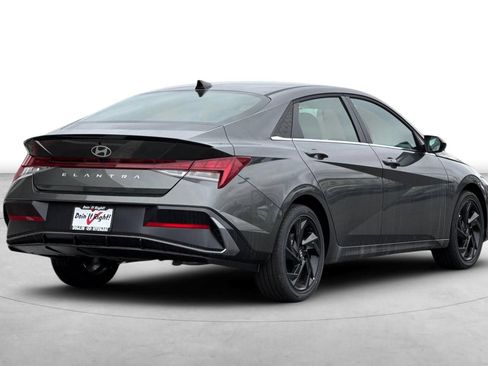 Used 2026 Hyundai Elantra SEL Sport FWD image 8