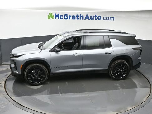 Used 2024 Chevrolet Traverse RS image 32