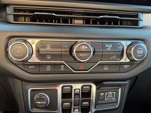 Used 2024 Jeep Wrangler Unlimited Sport AWD/4WD image 24