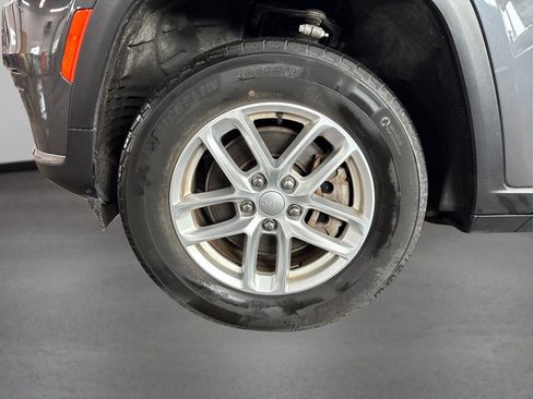 Used 2023 Jeep Grand Cherokee L Laredo image 15