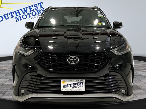 Used 2025 Toyota Highlander XSE image 2