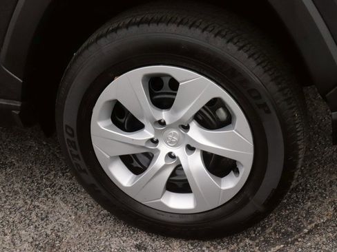 Used 2024 Toyota RAV4 LE image 9