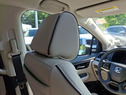 Certified 2025 Honda Odyssey Touring image 13