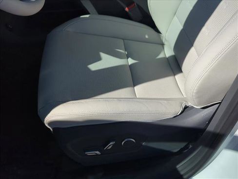 Used 2025 Hyundai Santa Fe Limited image 4