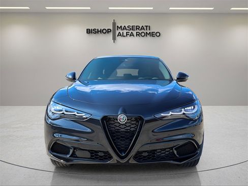 New 2025 Alfa Romeo Stelvio Sprint image 2