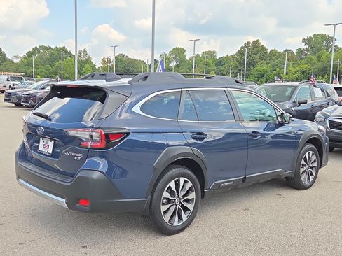 Certified 2025 Subaru Outback Limited XT AWD/4WD image 3