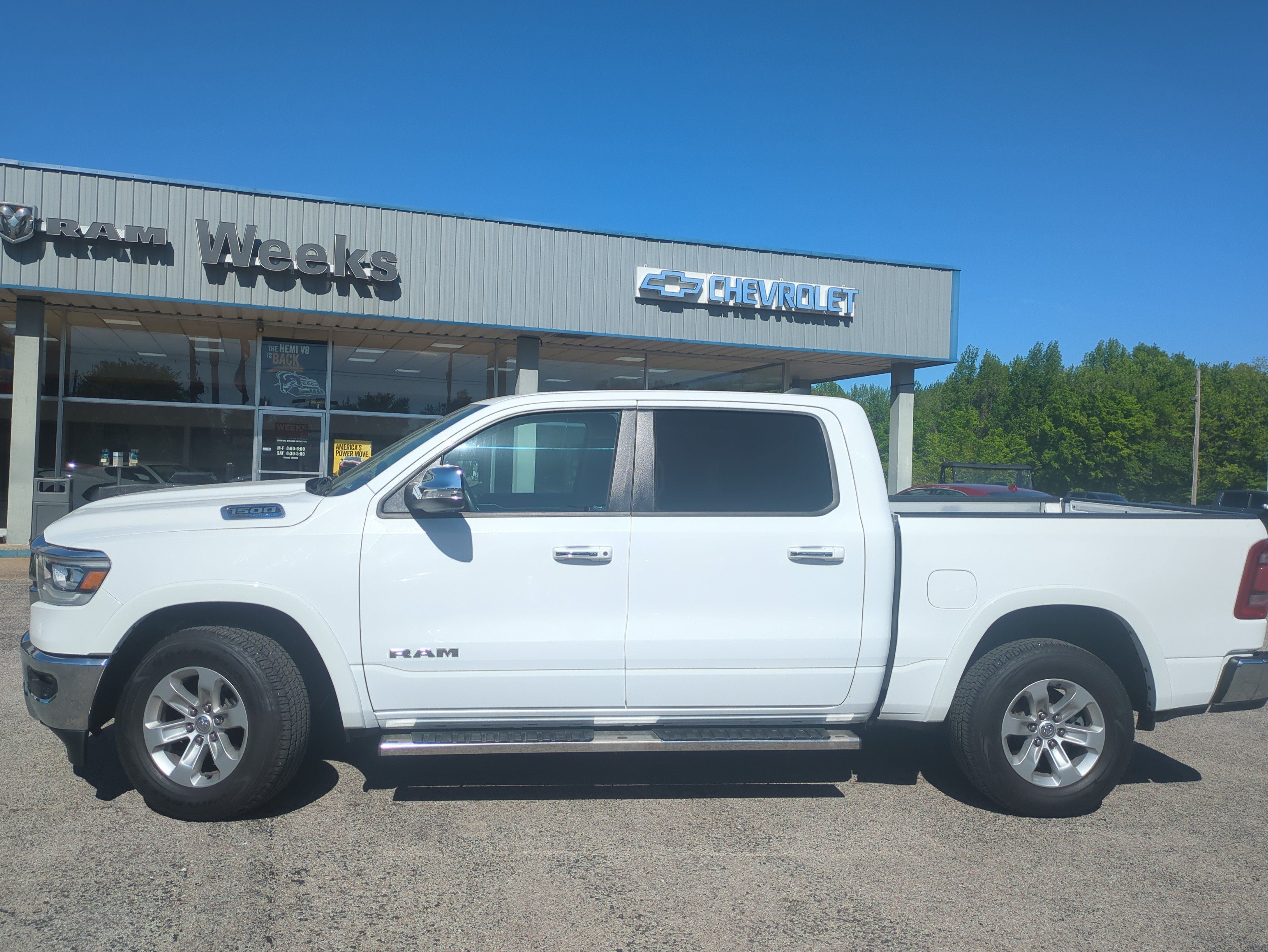 Used 2022 RAM 1500 Laramie AWD/4WD image 2