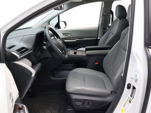 Used 2024 Toyota Sienna XLE image 14