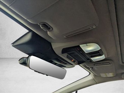 Used 2025 Subaru Crosstrek 2.0i Premium image 20