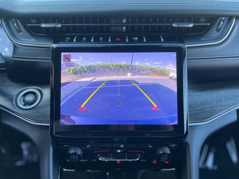 Used 2023 Jeep Grand Cherokee L Limited AWD/4WD image 17