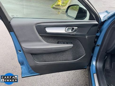 Used 2024 Volvo XC40 B5 Core image 13