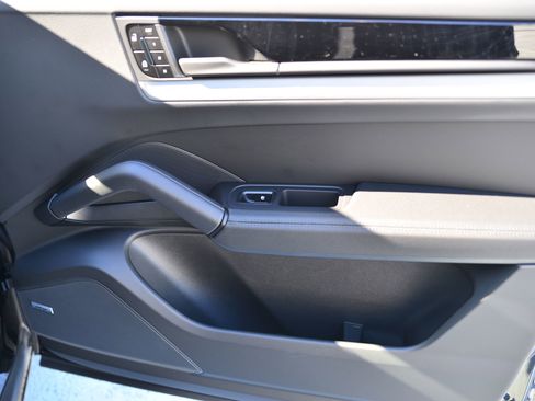 Certified 2026 Porsche Cayenne Coupe image 12