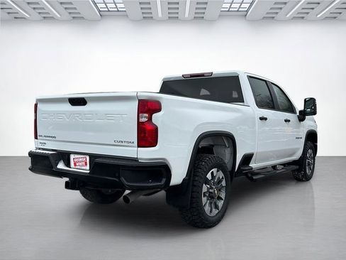 Used 2025 Chevrolet Silverado 2500 Custom w/ Custom Value Package image 4