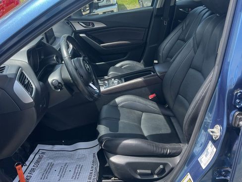 Used 2018 MAZDA MAZDA3 Touring FWD image 8