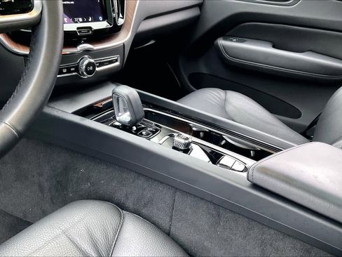 Used 2023 Volvo XC60 T8 Plus image 20