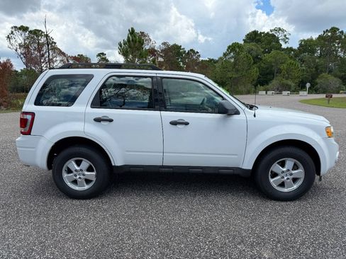 Used 2009 Ford Escape XLS FWD image 6