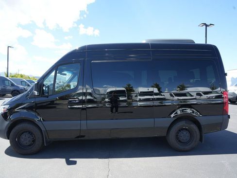 Used 2025 Mercedes-Benz Sprinter 2500 image 4