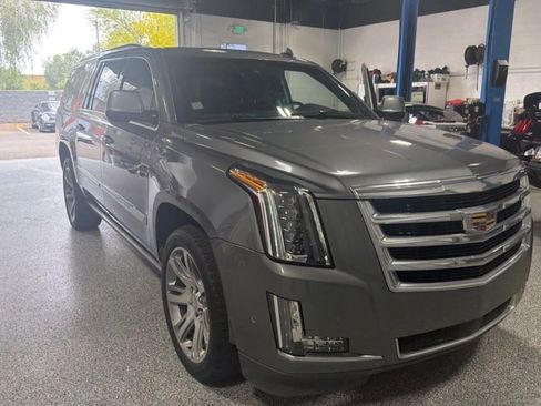 Used 2019 Cadillac Escalade ESV Premium Luxury AWD/4WD image 3