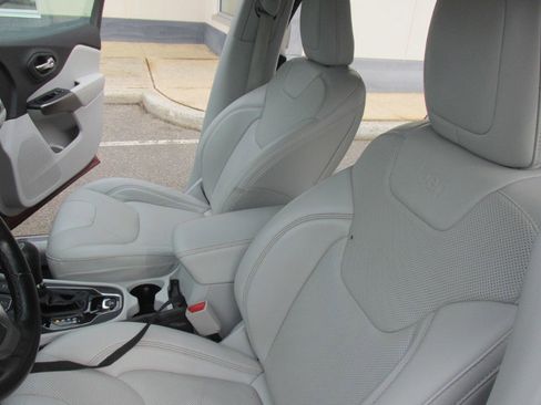 Used 2020 Jeep Cherokee Limited image 54