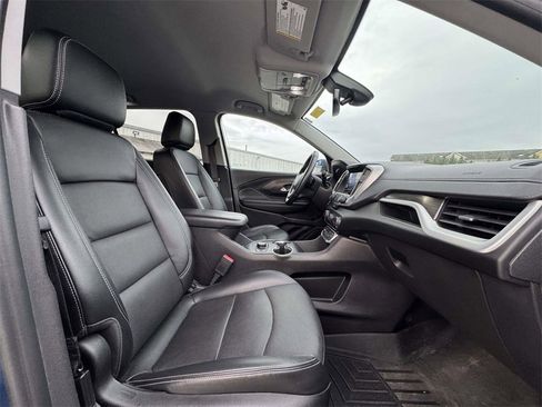 Used 2024 GMC Terrain SLT image 15