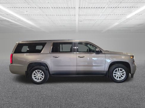 Used 2019 Chevrolet Suburban LT w/ Luxury Package image 5