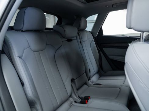 Used 2024 Audi Q5 e Premium Plus image 23
