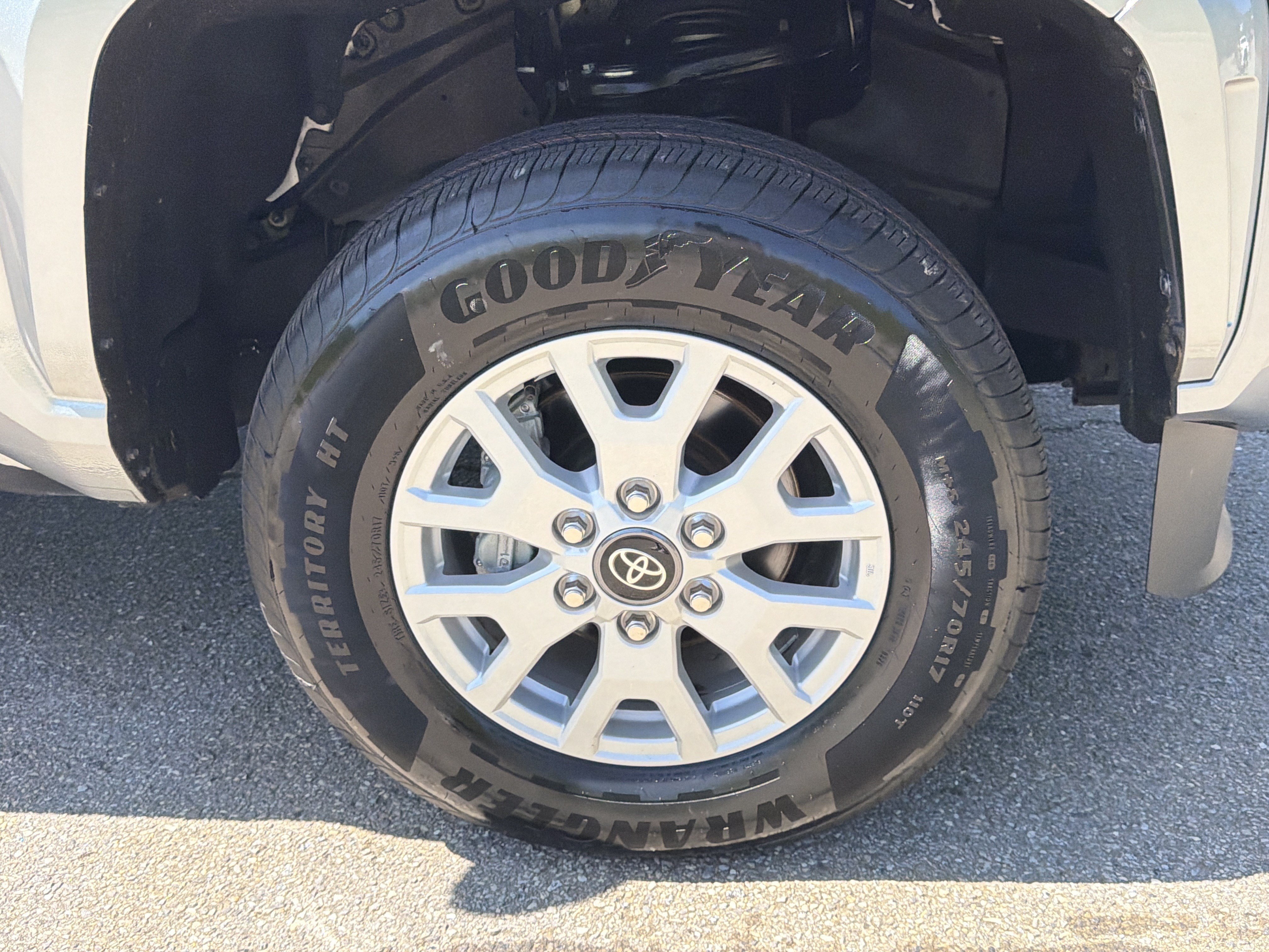Used 2024 Toyota Tacoma SR5 AWD/4WD image 12