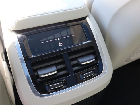 Used 2022 Volvo XC90 T8 Inscription Expression w/ Protection Package image 12