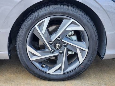 Used 2025 Hyundai Elantra SEL image 10