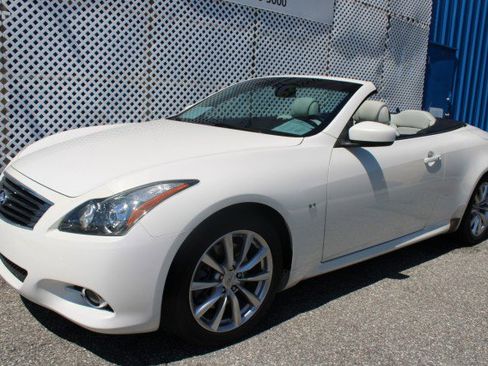 Used 2014 INFINITI Q60 Convertible w/ Premium Package RWD image 6