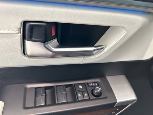 Used 2024 Toyota Sequoia Capstone image 9