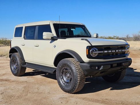 New 2025 Ford Bronco Outer Banks w/ Sasquatch Package AWD/4WD image 3