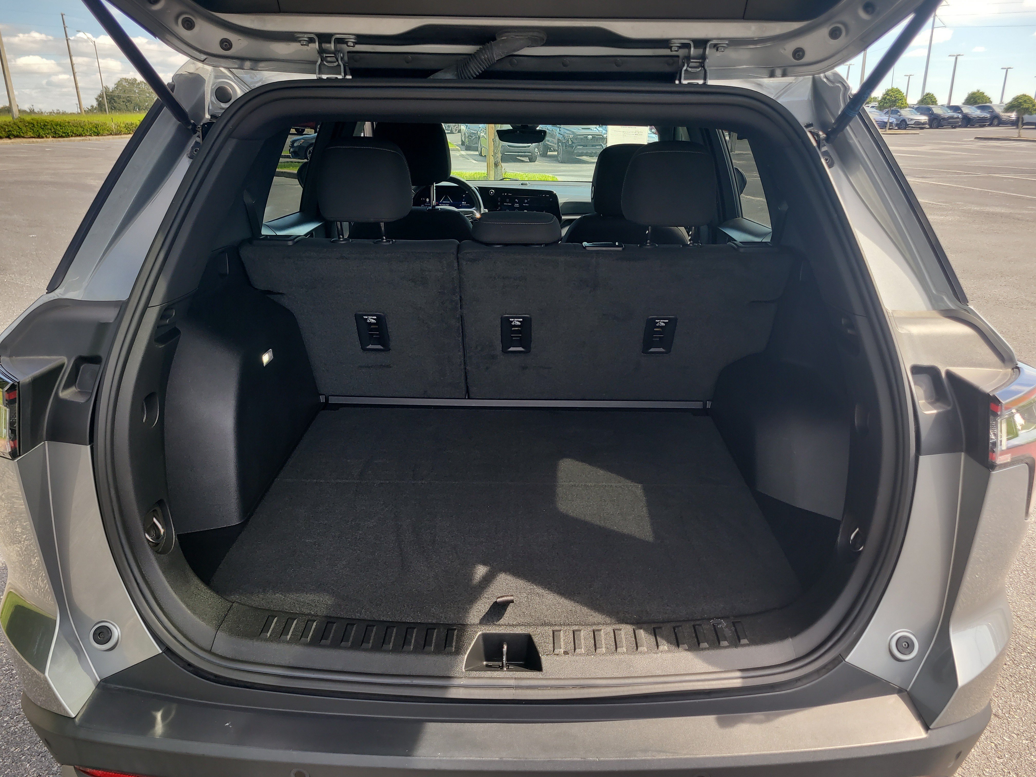 Used 2025 Chevrolet Equinox LT w/ Safety and Technology Package FWD image 12