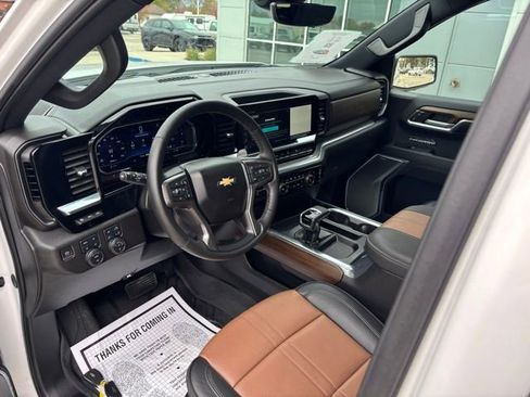 Used 2024 Chevrolet Silverado 1500 High Country w/ High Country Premium Package image 16