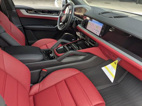 New 2026 Porsche Cayenne GTS image 27