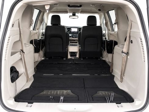 Used 2019 Chrysler Pacifica Touring Plus FWD image 20