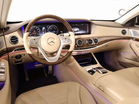 Used 2019 Mercedes-Benz S 560 Sedan image 2