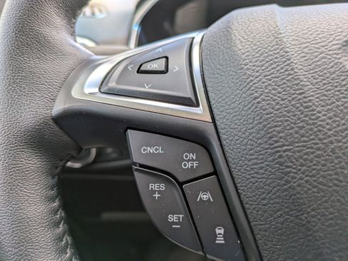 Used 2019 Ford Edge Titanium image 21